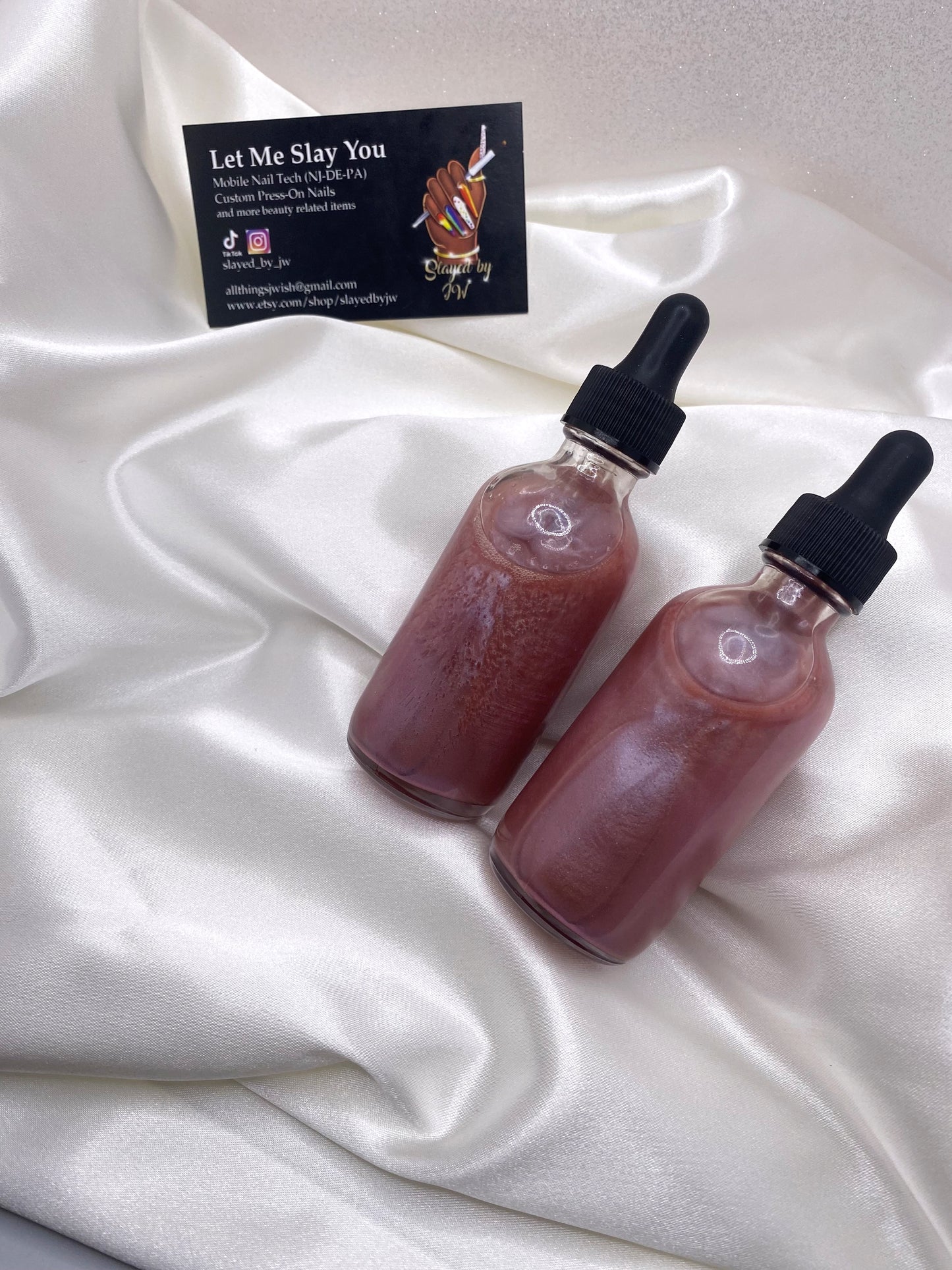 Betty Rose Gold: The Lovable Optimist - A rich rose gold (hues of blush pink and gold) oil that is guaranteed to give you a beautiful rosy glow.