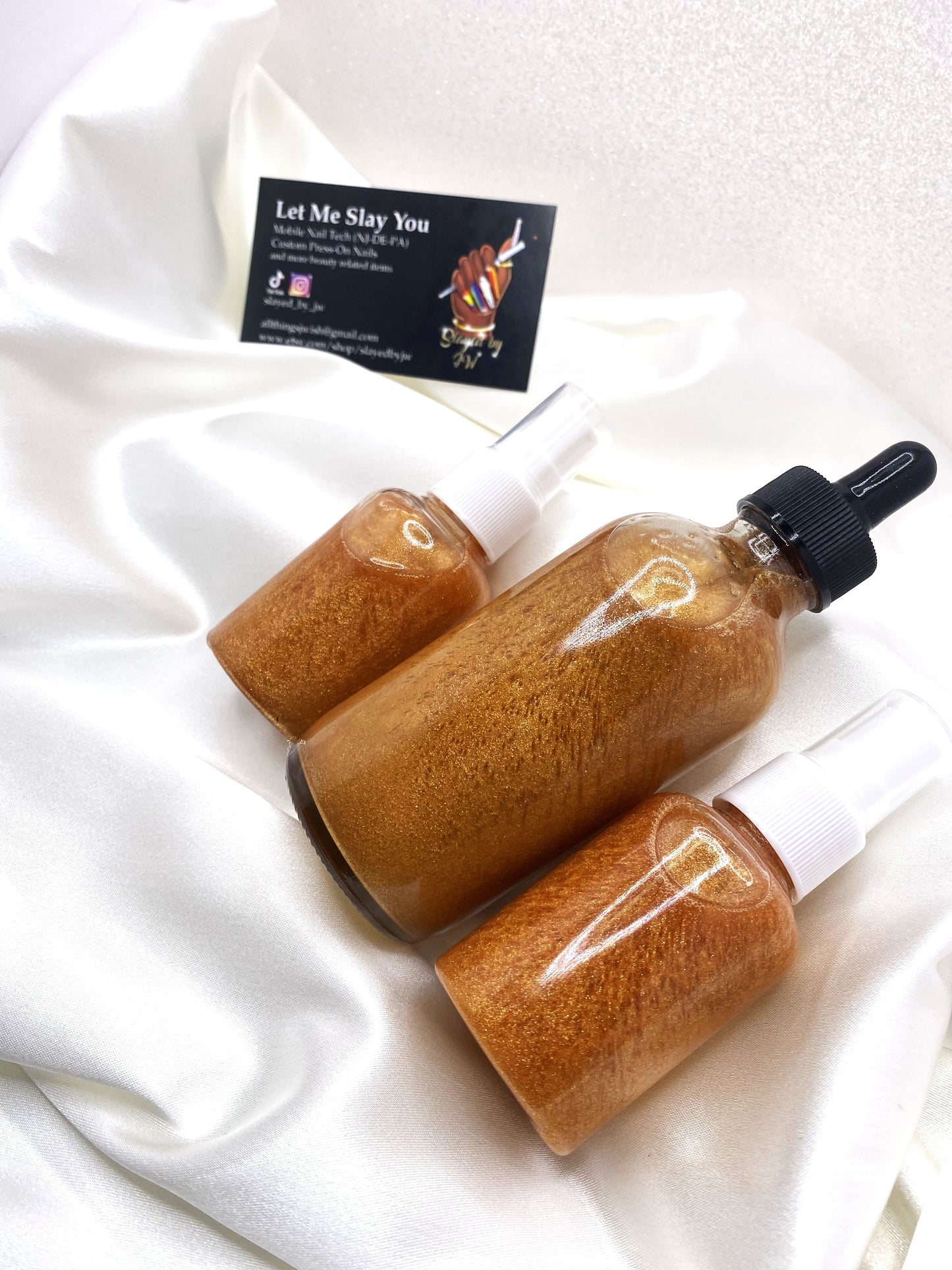 Rue Blanche Gold: The definition of Razzle Dazzle - Ar rich, gold, oil that is guaranteed to give you a beautiful, warm, golden glow.